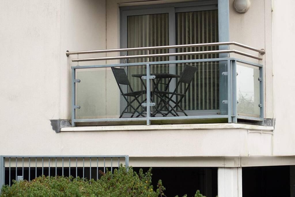 Ferienwohnung Parking, Balcony, Fully Equipped Kitchen Swansea Exterior foto