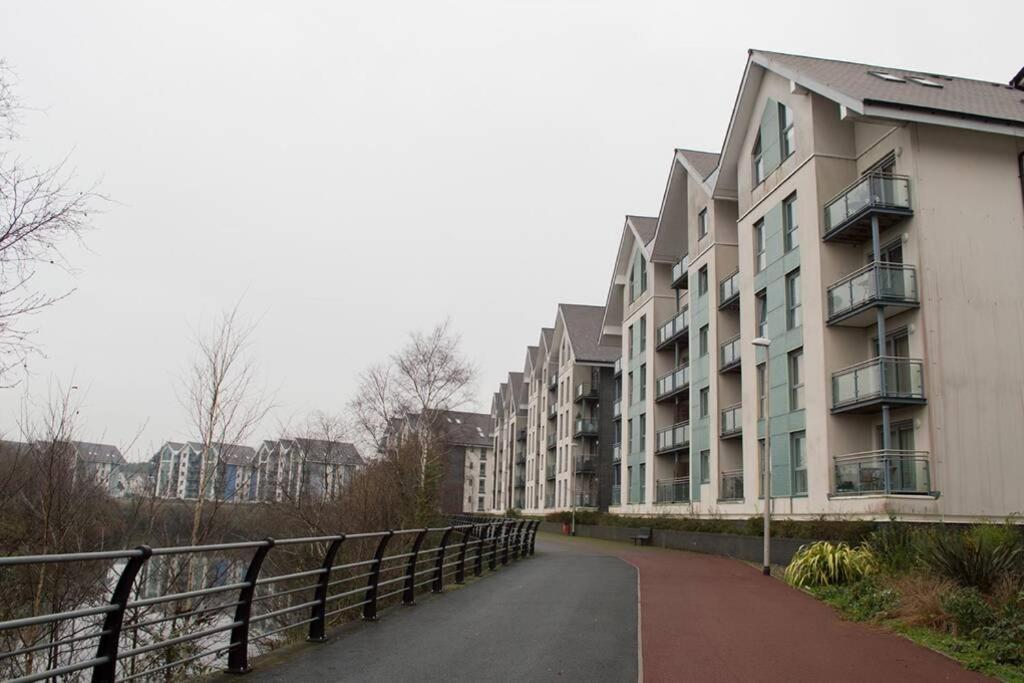 Ferienwohnung Parking, Balcony, Fully Equipped Kitchen Swansea Exterior foto