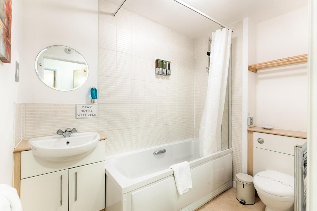 Ferienwohnung Parking, Balcony, Fully Equipped Kitchen Swansea Exterior foto