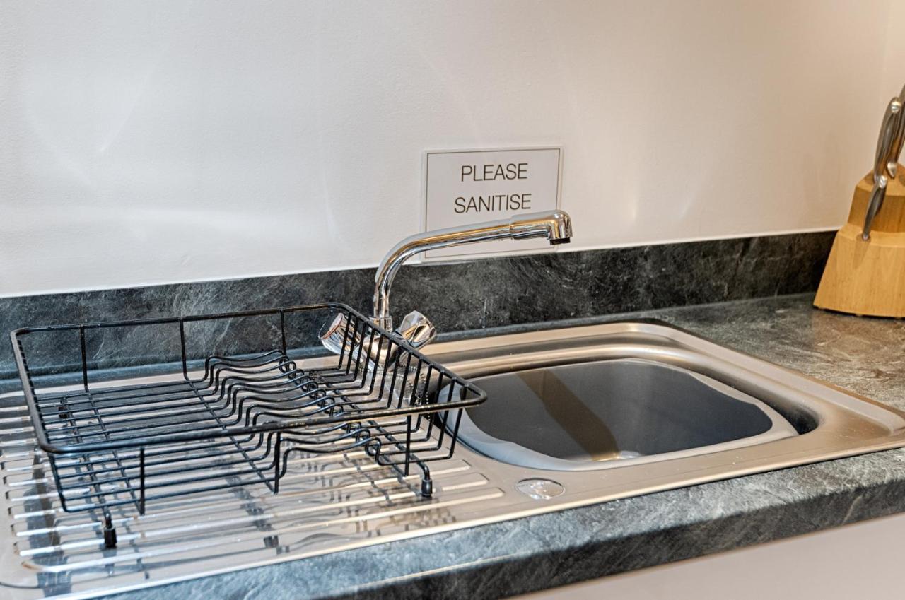 Ferienwohnung Parking, Balcony, Fully Equipped Kitchen Swansea Exterior foto
