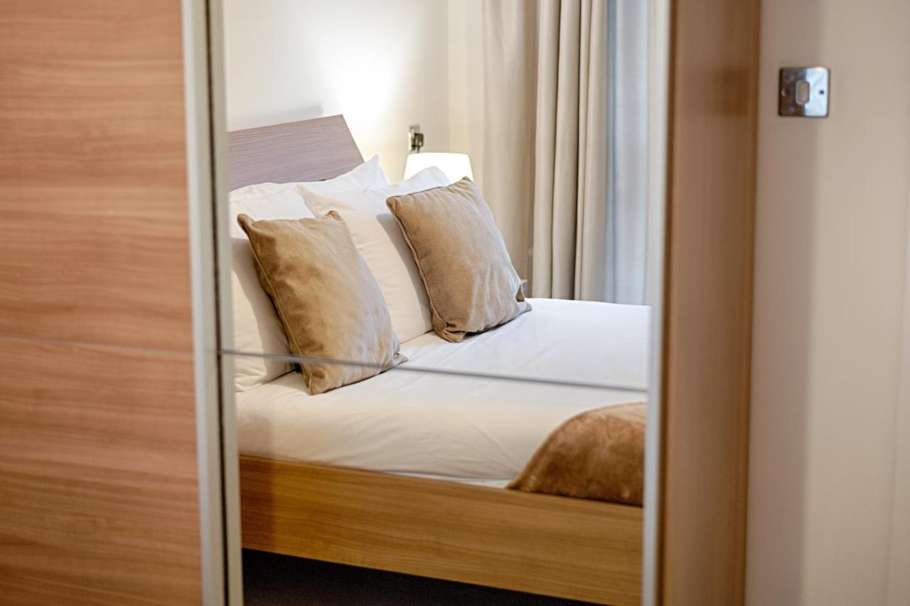 Ferienwohnung Parking, Balcony, Fully Equipped Kitchen Swansea Exterior foto