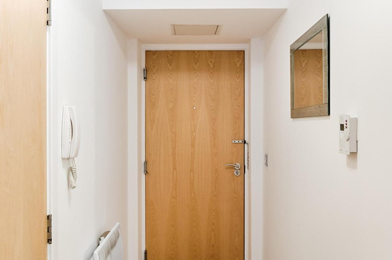 Ferienwohnung Parking, Balcony, Fully Equipped Kitchen Swansea Exterior foto