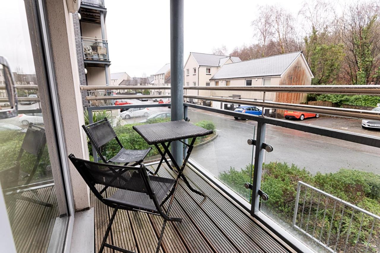 Ferienwohnung Parking, Balcony, Fully Equipped Kitchen Swansea Exterior foto